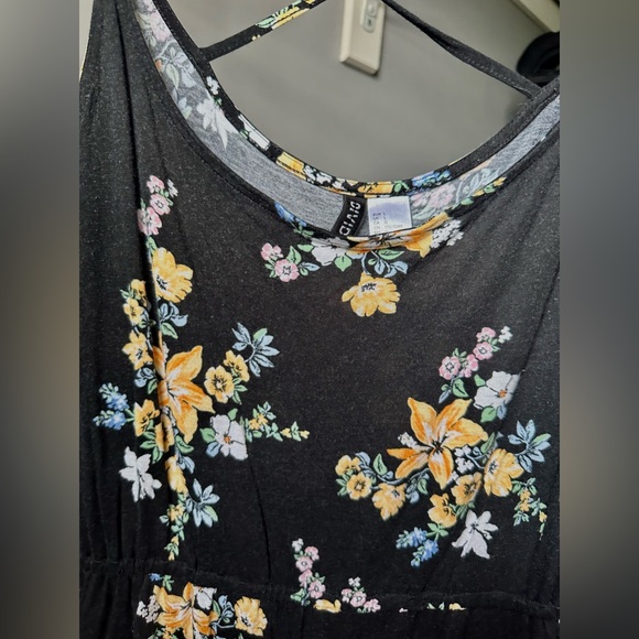 🧡☀️Romper - Size L☀️🧡 - Picture 2 of 2